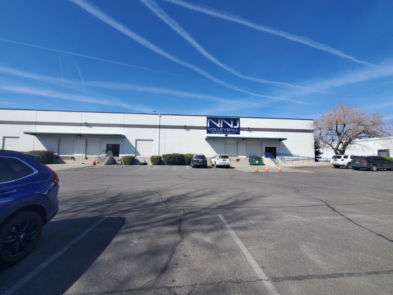 1575 Linda Way, Sparks, NV à louer - Photo de l’immeuble – Image 3 sur 6