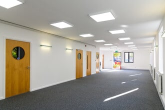 3-7 Canon Harnett Ct, Milton Keynes à louer Photo intérieure– Image 2 sur 4