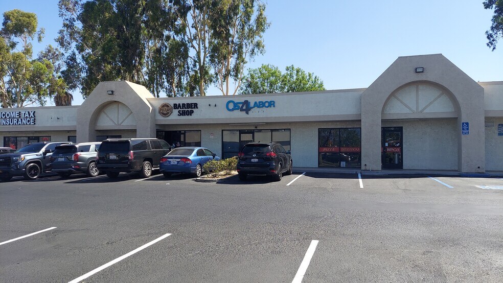 13100 Magnolia Ave, Corona, CA à louer - Photo de l’immeuble – Image 3 sur 5