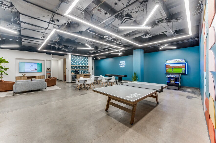 750 W John Carpenter Fwy, Irving, TX à louer - Photo de l’immeuble – Image 3 sur 13