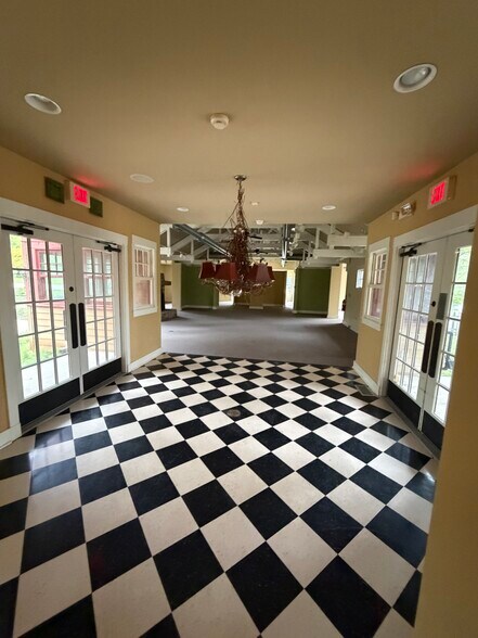 15638 IN-23, Granger, IN à louer - Photo de l’immeuble – Image 3 sur 15