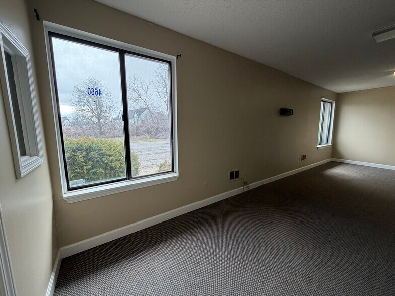 4660-4684 Freedom Dr, Ann Arbor, MI à louer - Photo de l’immeuble – Image 3 sur 6