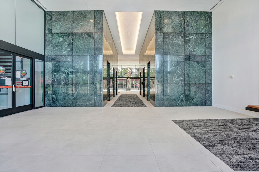 222 S Harbor Blvd, Anaheim, CA à louer - Hall d’entrée – Image 3 sur 25