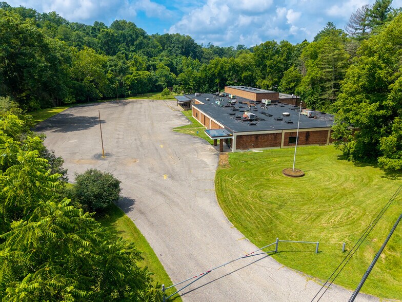 700 Channel Ln, Marietta, OH à louer - Photo de l’immeuble – Image 2 sur 16