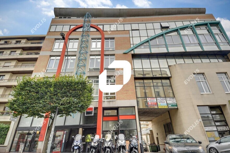 Local d’activités dans Montreuil à louer - Photo de l’immeuble – Image 2 sur 10