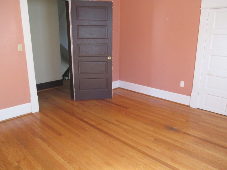 1313 Maple Ave SW, Roanoke, VA à vendre - Photo de l’immeuble – Image 3 sur 13