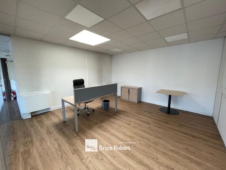 5 Rue Edison, Bron à louer - Photo intérieure – Image 3 sur 5