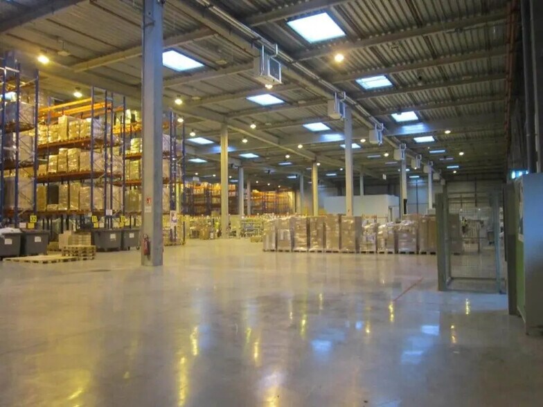 Industriel/Logistique dans Bussy-Lettrée à louer - Photo de l’immeuble – Image 2 sur 3
