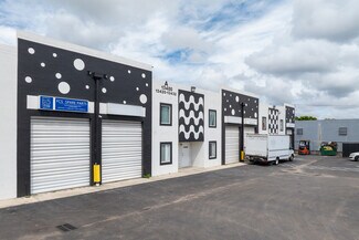 Plus de détails pour 13420-13432 NW 38th Ct, Opa Locka, FL - Industriel/Logistique à louer