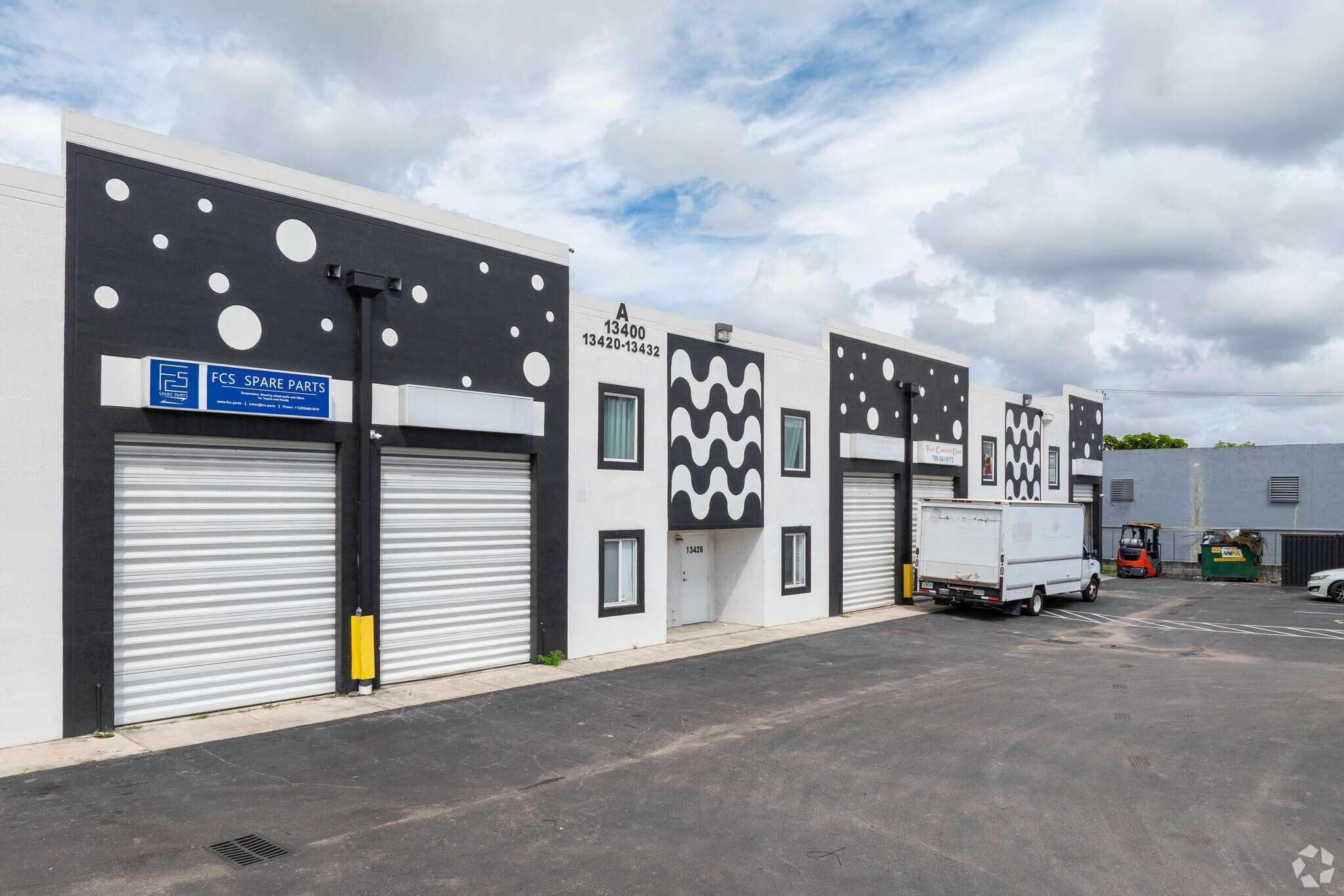 13420-13432 NW 38th Ct, Opa-locka, FL à louer Photo de l’immeuble– Image 1 sur 7