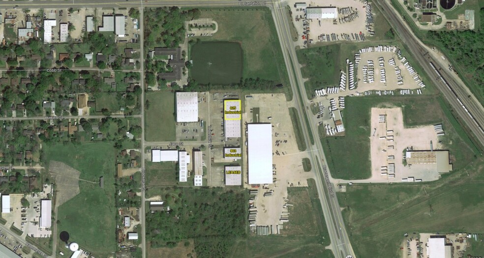903 Industrial St, Clute, TX à louer - Photo principale – Image 2 sur 18