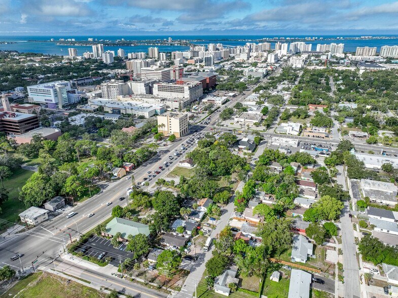 2092 4th Street, Sarasota, FL à vendre - Photo de l’immeuble – Image 2 sur 3