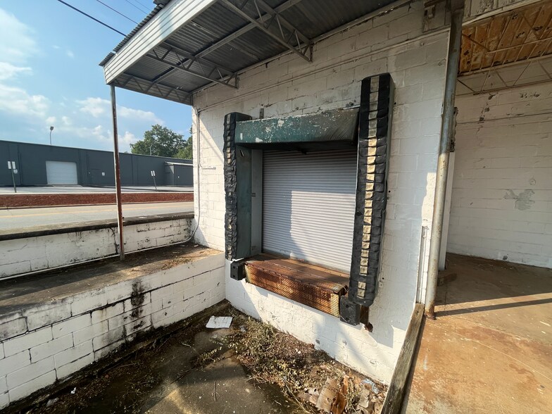 901 1st Ave, Opelika, AL à louer - Photo de l’immeuble – Image 2 sur 3