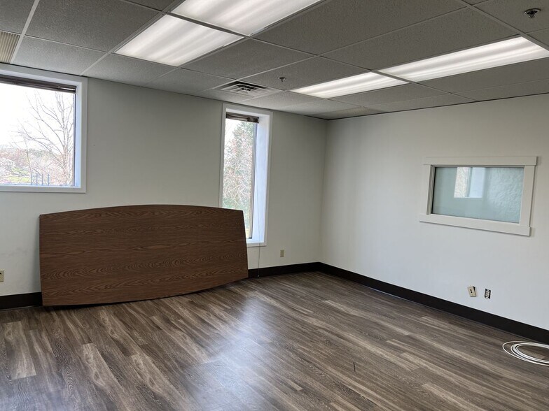 2000 S Industrial Blvd, Stillwater, MN à louer - Photo de l’immeuble – Image 3 sur 3