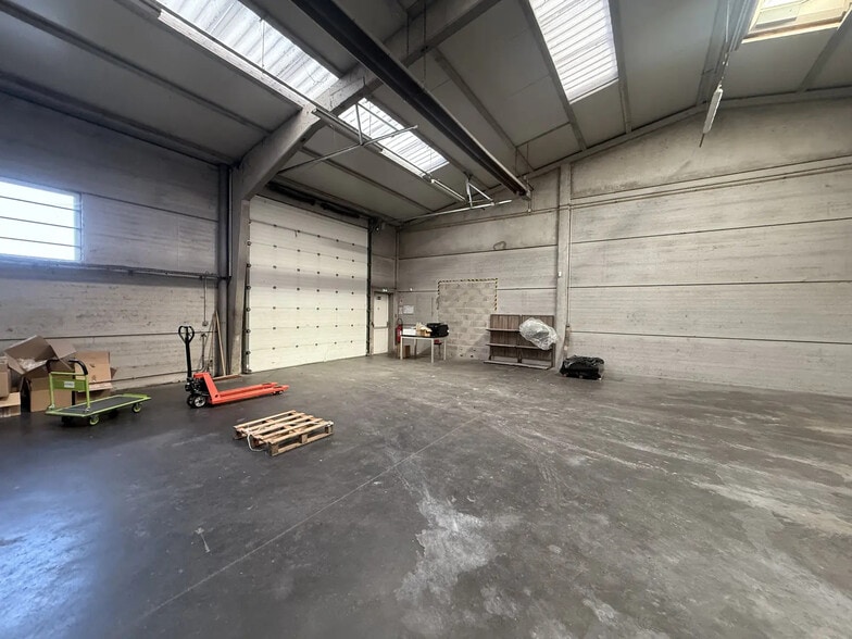 Local d’activités dans Ennery à louer - Photo intérieure – Image 3 sur 9