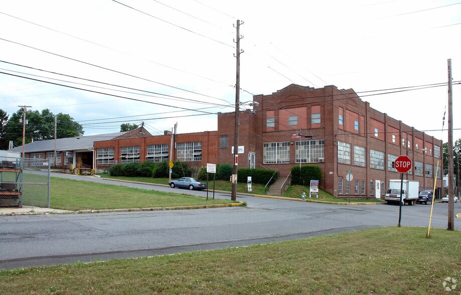 302 S 4th St, Emmaus, PA à louer - Photo principale – Image 3 sur 4