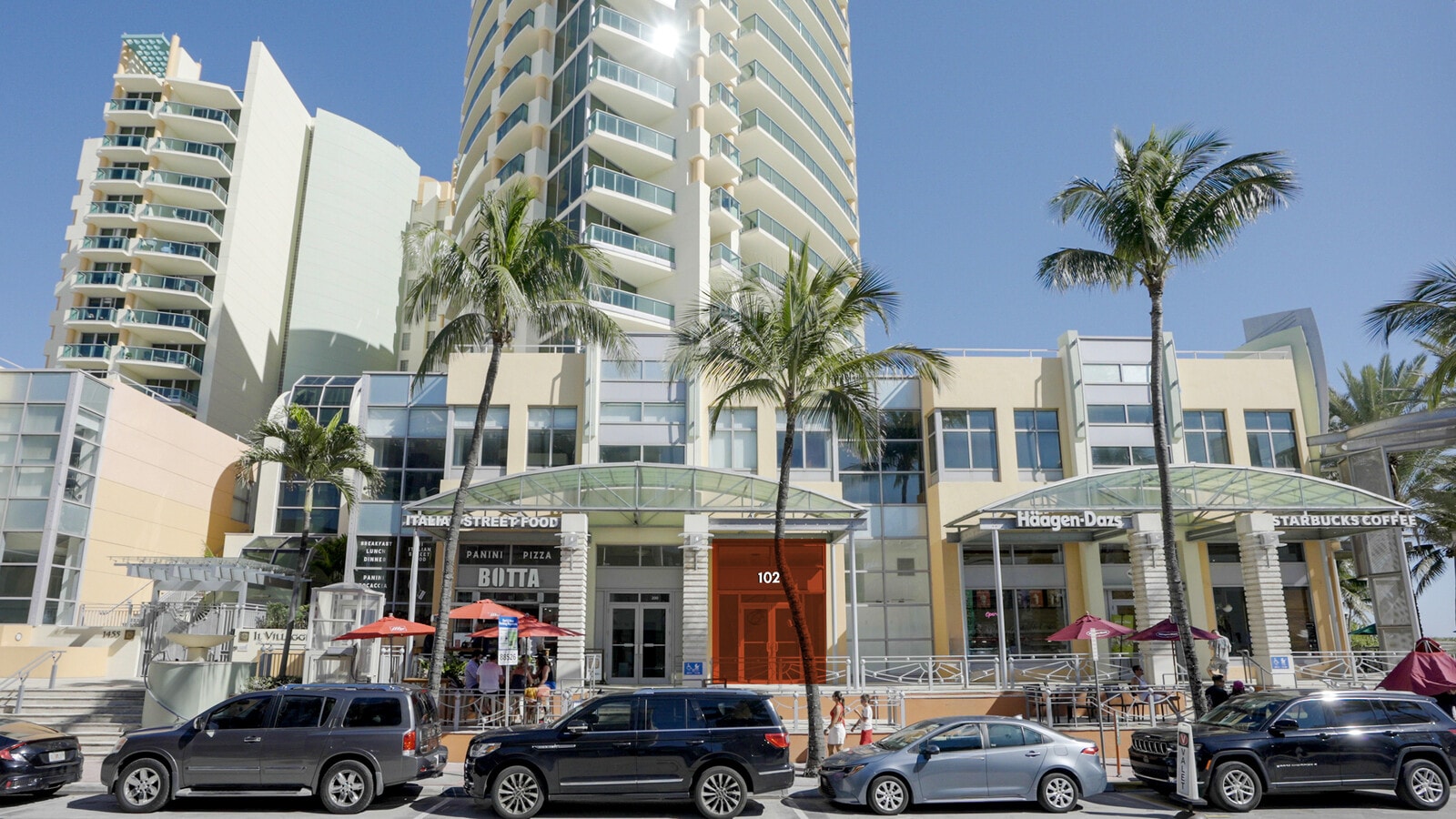 1451 Ocean Dr, Miami Beach, FL 33139 - Lot 102 -  - Photo intérieure - Image 1 of 4