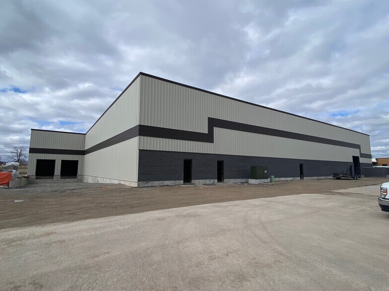 733 Midway Rd, Menasha, WI à louer - Photo de l’immeuble – Image 2 sur 15
