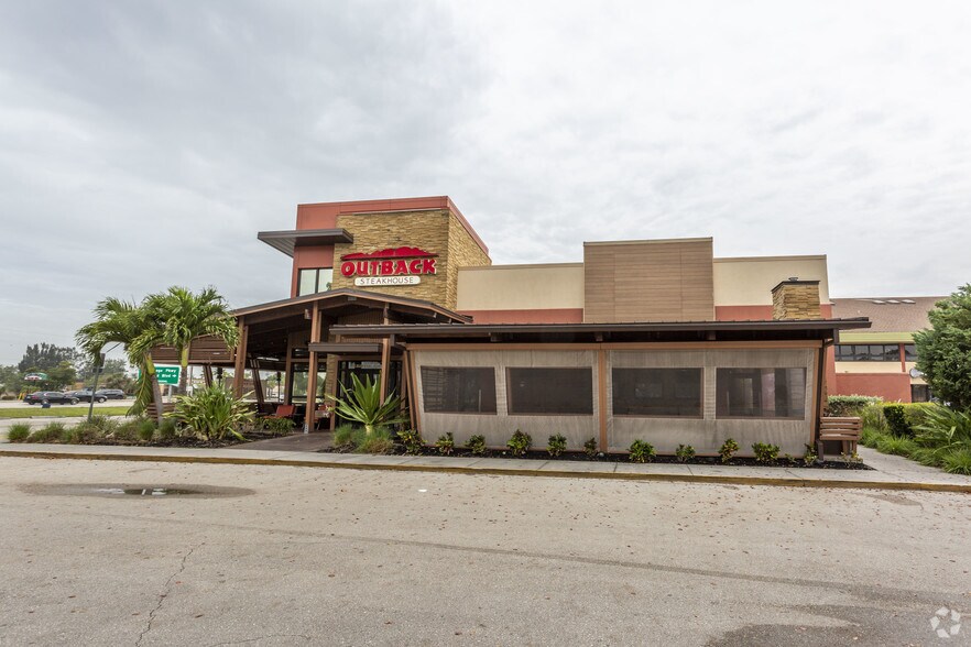 12995 S Cleveland Ave, Fort Myers, FL à vendre - Photo de l’immeuble – Image 3 sur 3