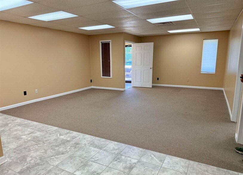 1605 W Candletree Dr, Peoria, IL à vendre - Photo de l’immeuble – Image 3 sur 12