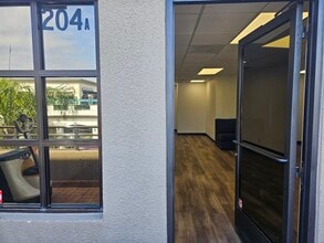 200 Main St, Huntington Beach, CA à louer Photo intérieure– Image 2 sur 7