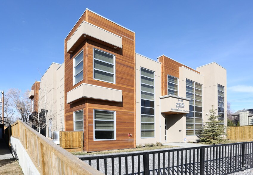 6108 Bowness Rd NW, Calgary, AB à vendre - Photo de l’immeuble – Image 1 sur 13