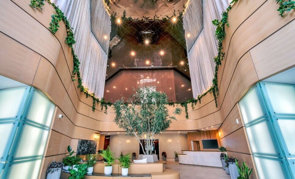 1100 Wilshire Blvd, Los Angeles, CA à louer - Hall d’entrée – Image 3 sur 7