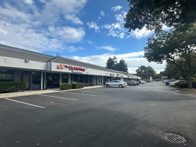 2663 Cropley Ave, San Jose, CA à louer - Photo de l’immeuble – Image 3 sur 7