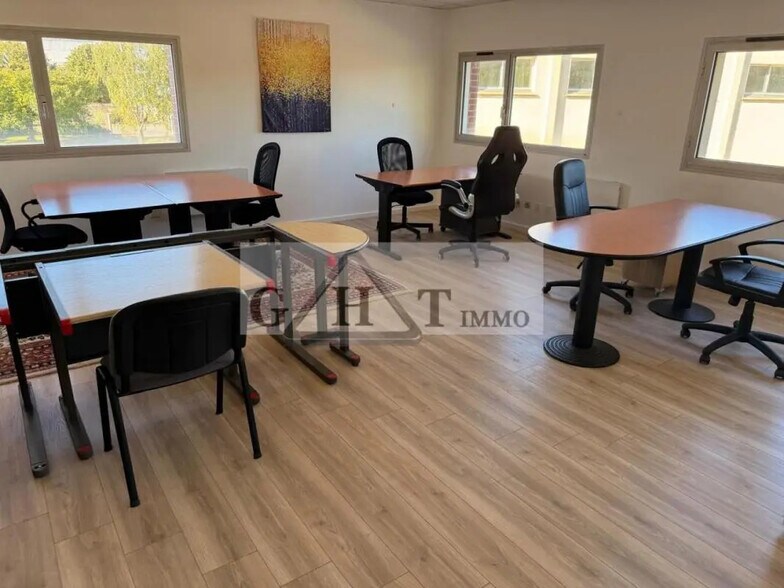 Bureau dans Marcoussis à louer - Photo de l’immeuble – Image 1 sur 5
