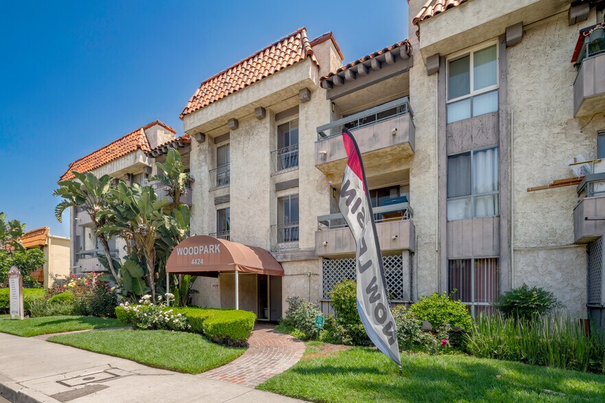 4424 Woodman Ave, Sherman Oaks, CA à vendre - Photo de l’immeuble – Image 2 sur 7
