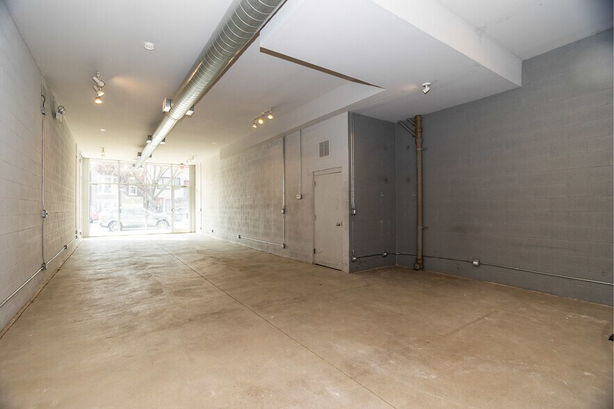 2624 W Armitage Ave, Chicago, IL à vendre - Photo de l’immeuble – Image 3 sur 15