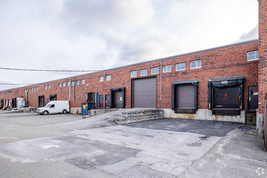 3455-3505 Rue Griffith, Montréal, QC à louer - Photo de l’immeuble – Image 2 sur 3