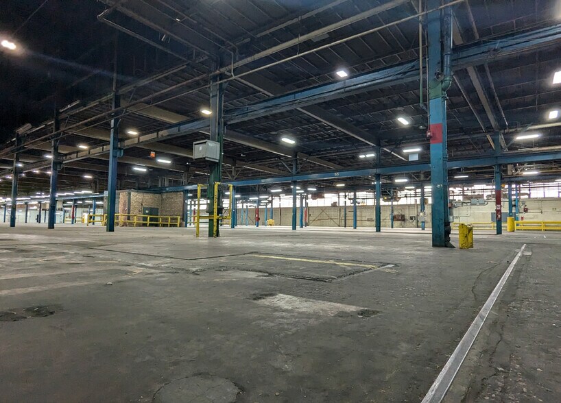4850 S Kilbourn Ave, Chicago, IL à vendre - Photo intérieure – Image 3 sur 10