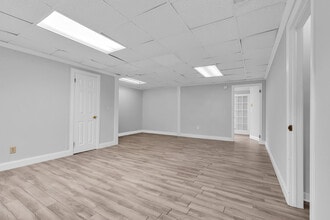 2679 Highway 70, Manasquan, NJ à louer Photo intérieure– Image 2 sur 8