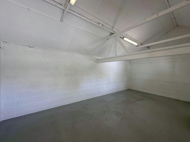 Thame Rd, Long Crendon à louer - Photo de l’immeuble – Image 3 sur 6