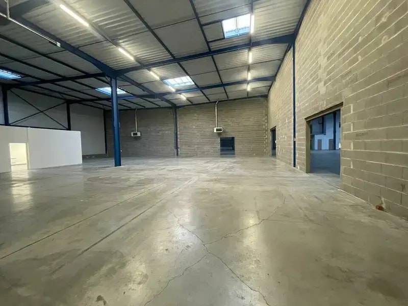 Local d’activités dans Dagneux à louer Photo intérieure– Image 1 sur 12