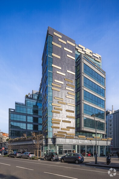 Bureau dans Saint-Ouen à louer - Photo de l’immeuble – Image 3 sur 10