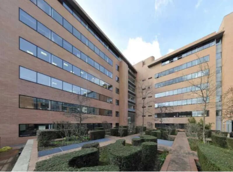 Bureau dans Ivry-sur-Seine à louer - Photo de l’immeuble – Image 2 sur 13