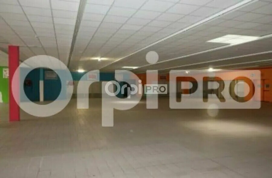 Local commercial dans Reims à louer - Photo de l’immeuble – Image 3 sur 4