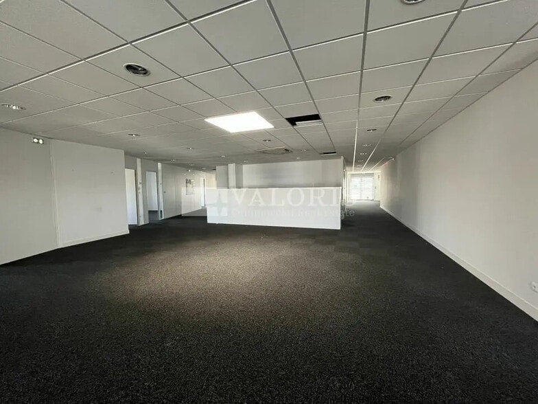 Bureau dans Champagne-au-Mont-d'Or à louer - Photo de l’immeuble – Image 3 sur 14