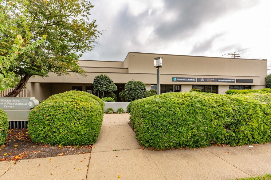 2201 Charles St, Fredericksburg, VA à louer - Photo de l’immeuble – Image 2 sur 11