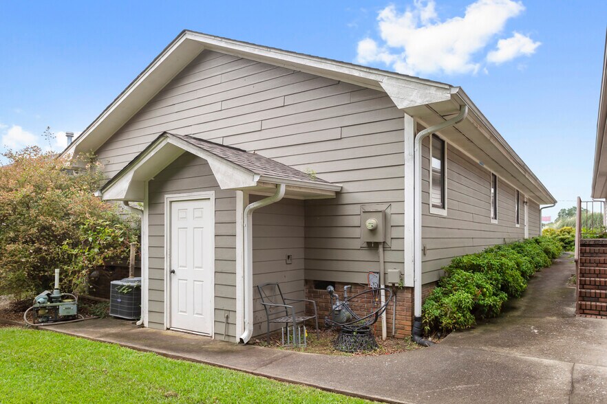 107 N Earle St, Walhalla, SC à vendre - Photo de l’immeuble – Image 3 sur 26
