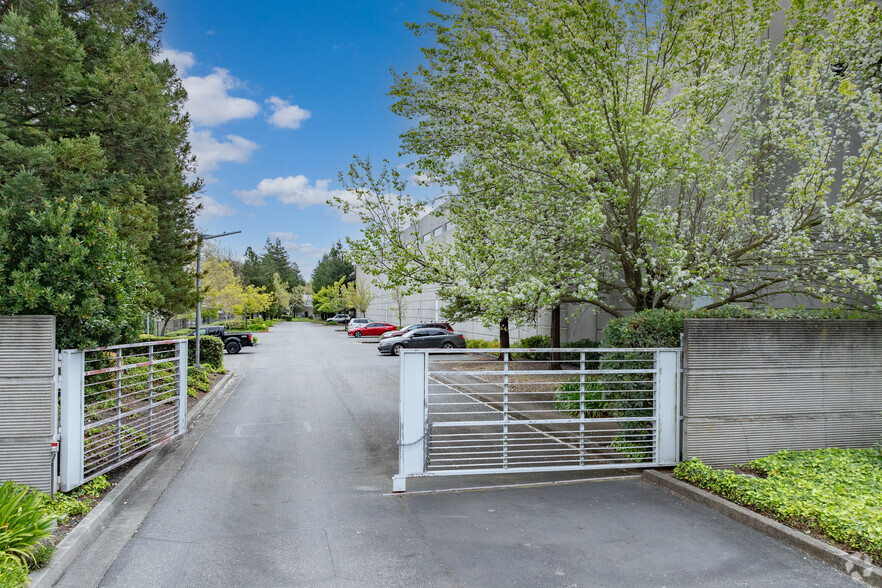 2250 S McDowell Blvd Ext, Petaluma, CA à louer - Photo de l’immeuble – Image 2 sur 7