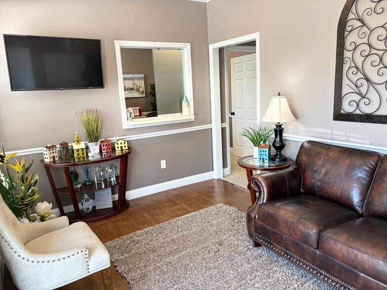 4879 NW Palm Coast Pky, Palm Coast, FL à louer - Photo de l’immeuble – Image 3 sur 5
