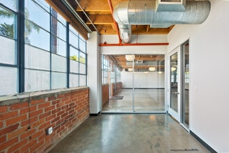 2440 S Sepulveda Blvd, Los Angeles, CA à louer Photo intérieure– Image 2 sur 10