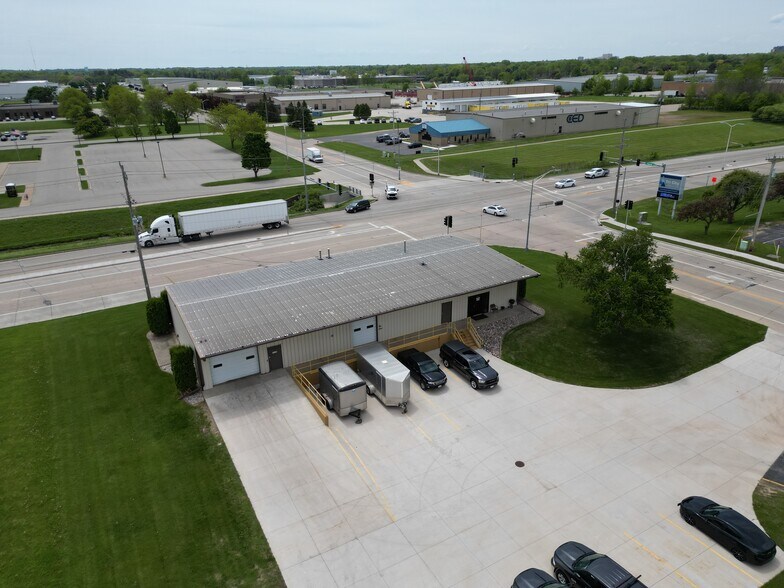 2820 N Roemer Rd, Appleton, WI à vendre - Photo de l’immeuble – Image 3 sur 16