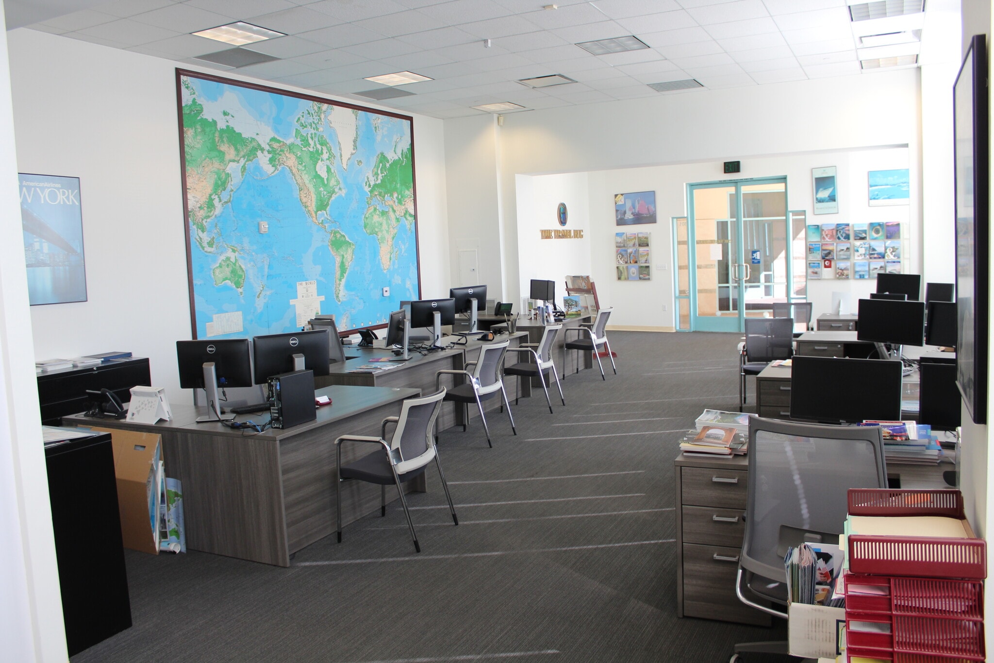 24300 Town Center Dr, Valencia, CA à louer Photo intérieure– Image 1 sur 4