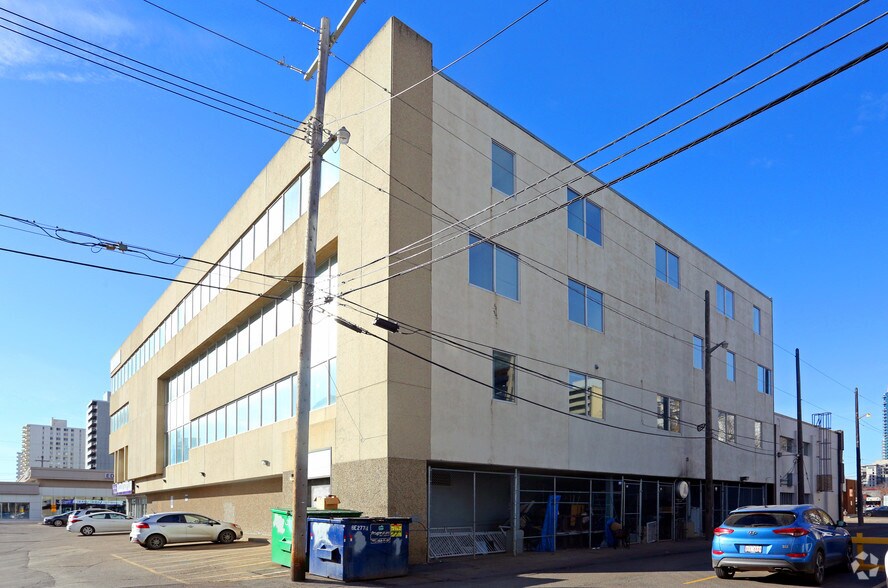 11454-11456 Jasper Av NW, Edmonton, AB à louer - Photo de l’immeuble – Image 2 sur 3