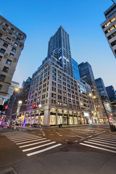 580 Fifth Ave, New York, NY à louer - Photo de l’immeuble – Image 3 sur 8