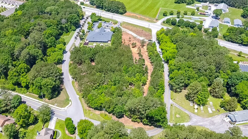 1550 Summit Chase Dr, Snellville, GA à vendre - Photo de l’immeuble – Image 2 sur 5